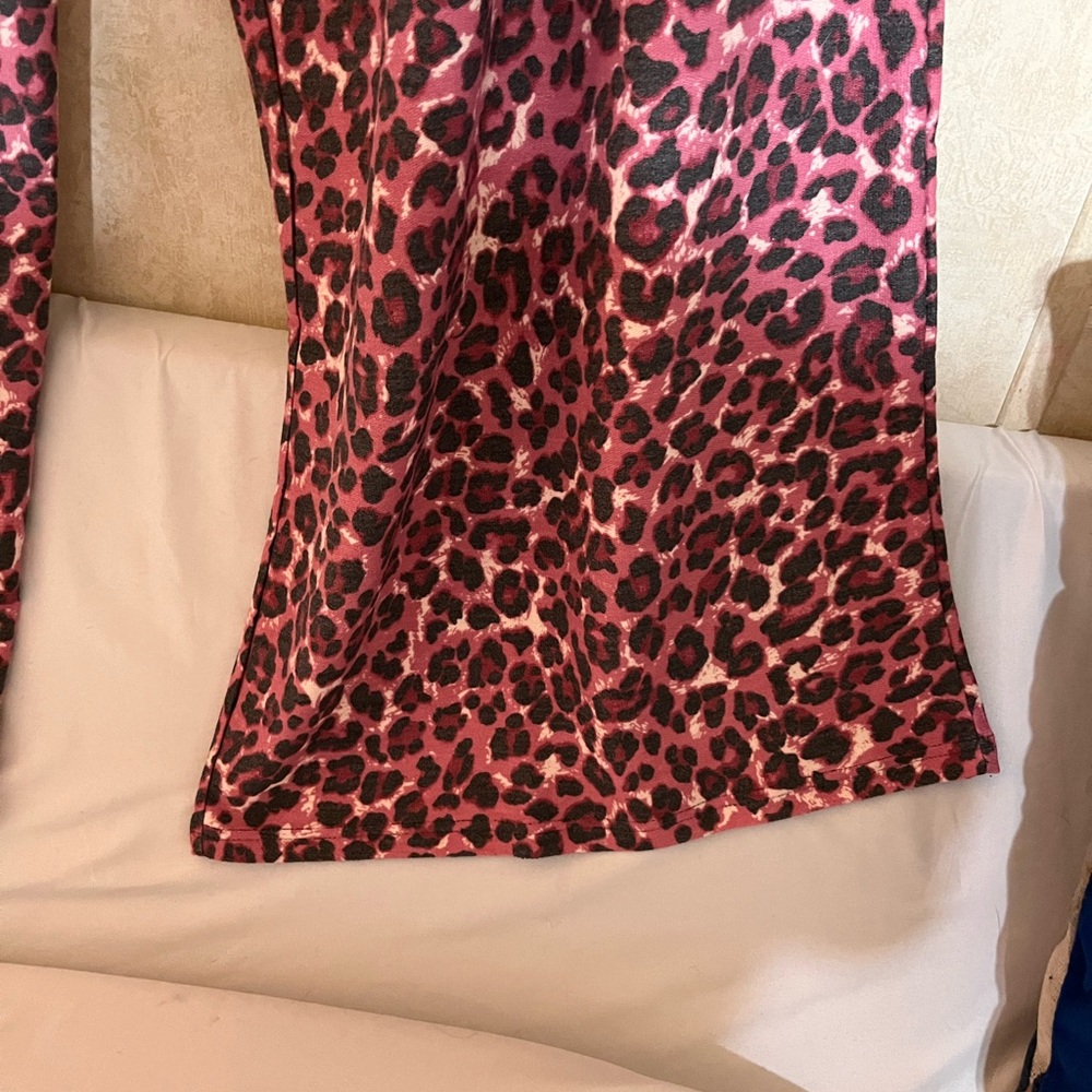 🌺 Maroon, Black and Ivory Leo pants - Picture 5 of 6